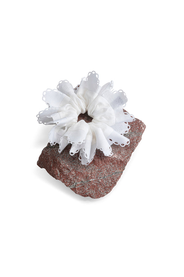 Lace Scrunchy - white
