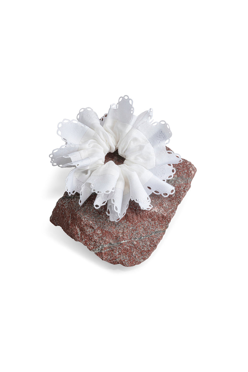 Lace Scrunchy - white