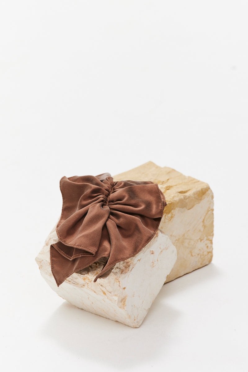 Silk ruffle hairclip -Brown