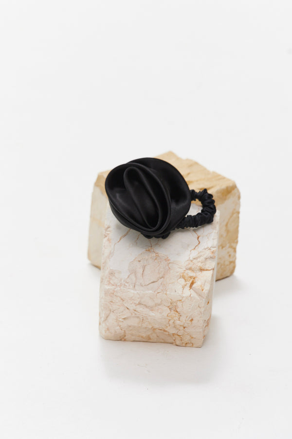 Silk rose Scrunchy - Black