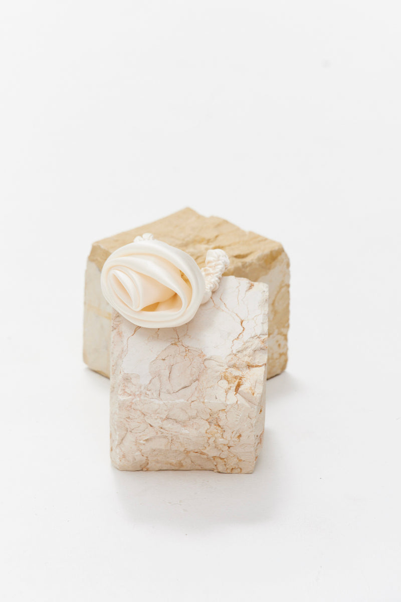 Silk rose Scrunchy - Ivory